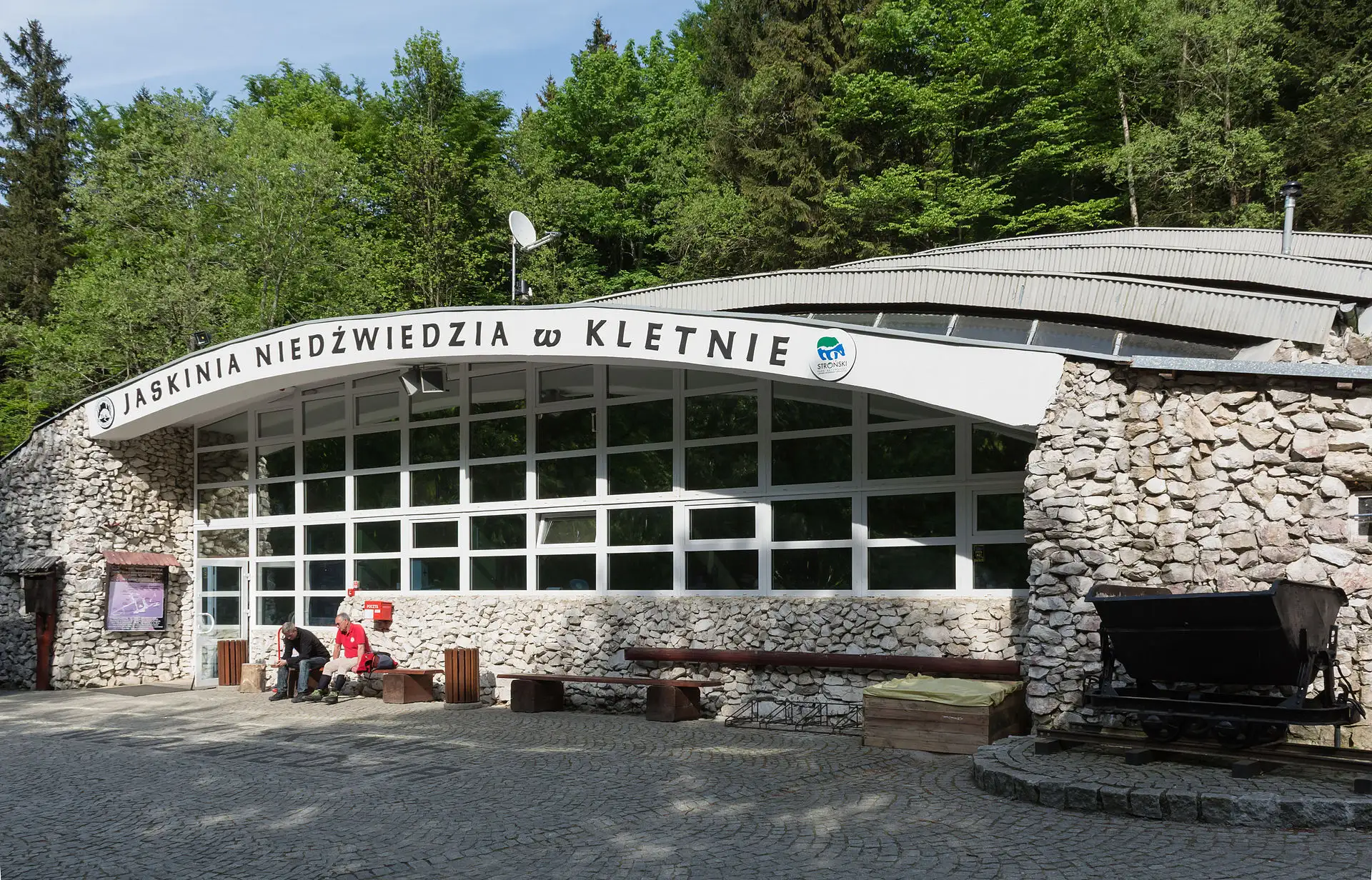 Wejście do Jaskini Niedźwiedziej w Kletnie